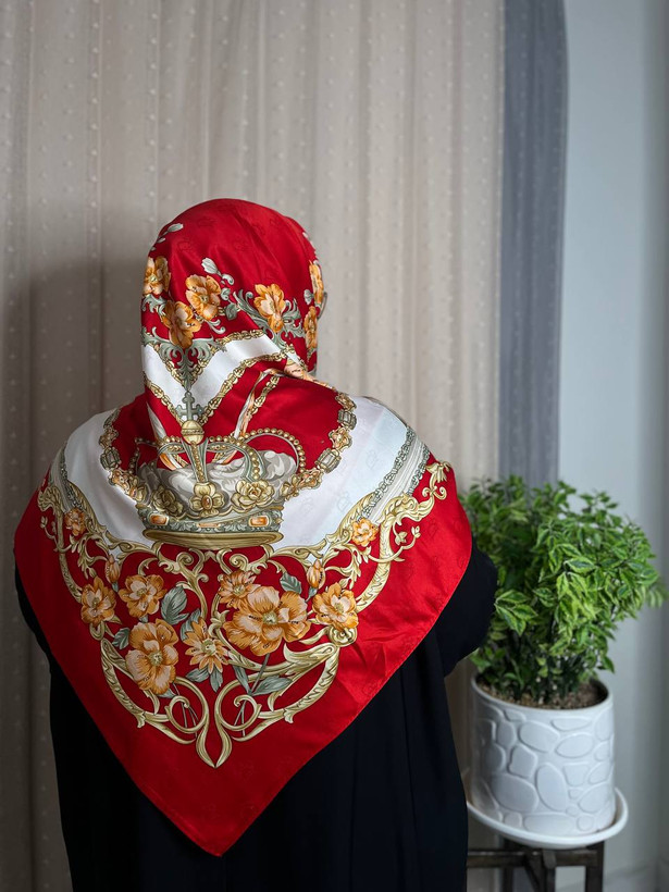 روسری ابریشم ژاکارد وارداتی کد(۱۰۸)