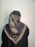 روسری ابریشم توییل ریشه سوزنی سایز ۱۱۵ کد (۱۱۱)