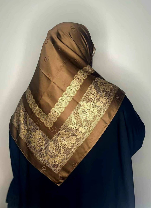 روسری ابریشم ژاکارد ژاکارد وارداتی سایز ۱۲۰ دور دست دوز بهترین کیفیت بهترین متریال -کد۱۵۴