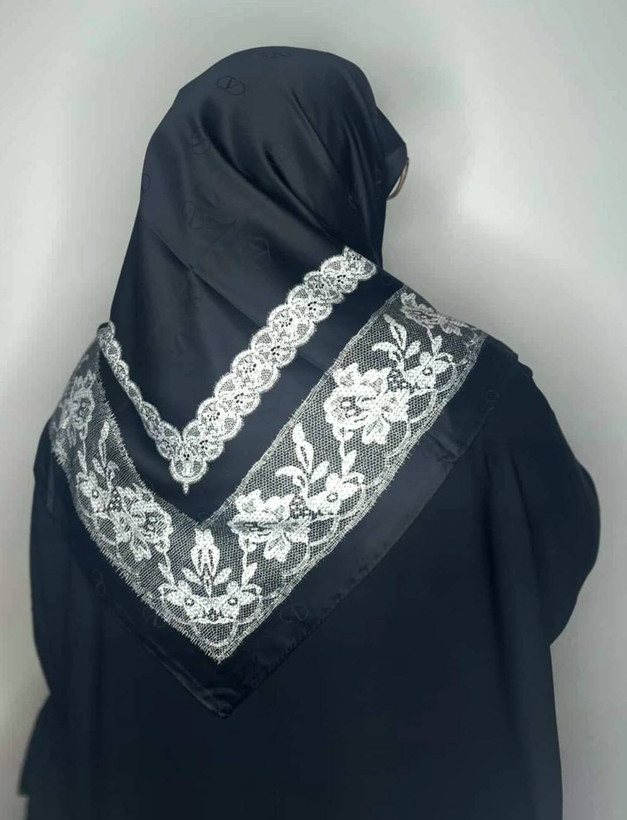 روسری ابریشم ژاکارد ژاکارد وارداتی سایز ۱۲۰ دور دست دوز بهترین کیفیت بهترین متریال -کد۱۵۴