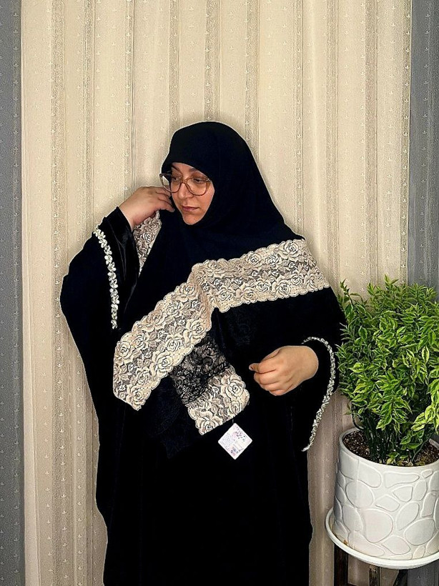 روسری کرپ دانتل دوزی و نگین کاری سایز ۱۴۰ _کد۱۹۰