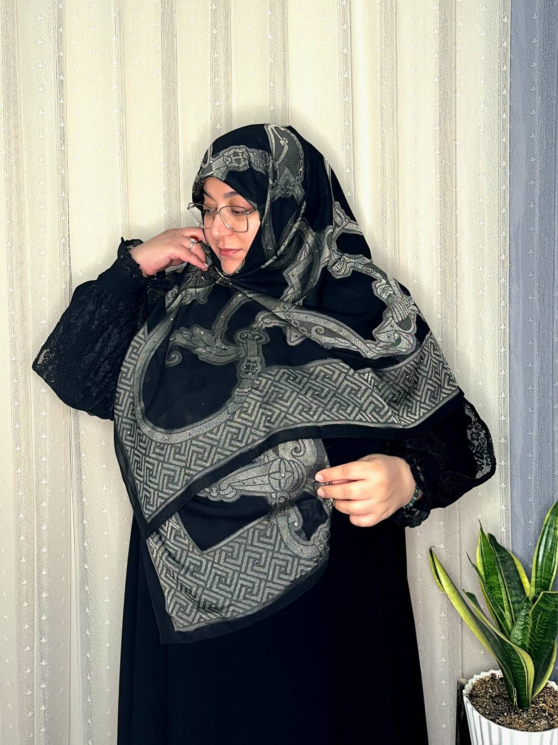 روسری روزابلا ترک نگین کاری سایز ۱۴۰ _کد۱۹۳