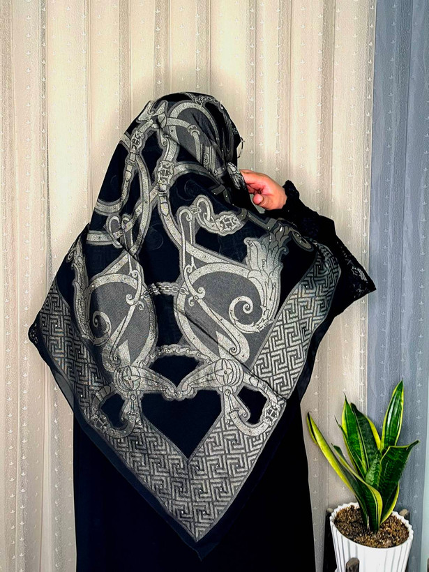 روسری روزابلا ترک نگین کاری سایز ۱۴۰ _کد۱۹۳