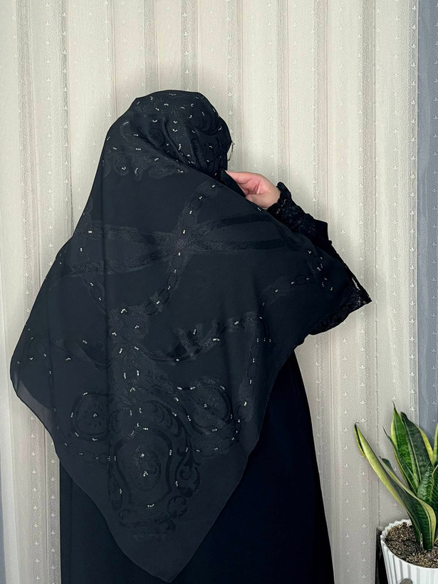روسری روزابلا ترک نگین کاری سایز ۱۴۰ _کد۱۹۳