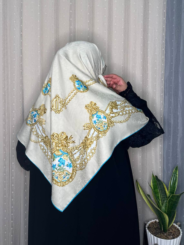 روسری ابریشم ژاکارد وارداتی نگینکاری سایز ۱۴۰ دور دست دوز _کد۱۹۵