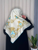 روسری ابریشم ژاکارد وارداتی نگینکاری سایز ۱۴۰ دور دست دوز _کد۱۹۸