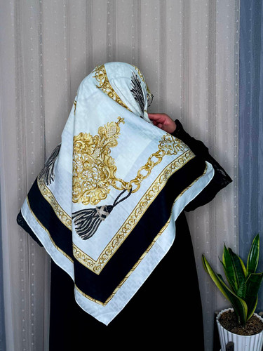روسری ابریشم ژاکارد وارداتی نگینکاری سایز ۱۴۰ دور دست دوز _کد۲۰۰