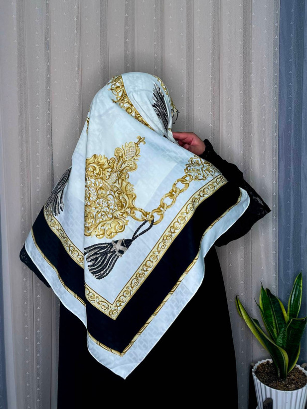 روسری ابریشم ژاکارد وارداتی نگینکاری سایز ۱۴۰ دور دست دوز _کد۲۰۰