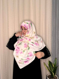 روسری ابریشم ژاکارد وارداتی نگینکاری سایز ۱۴۰ دور دست دوز _کد۲۰۲