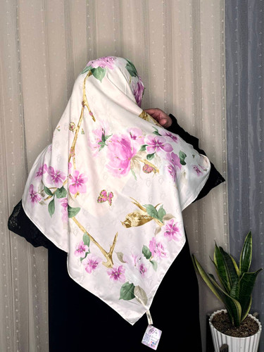 روسری ابریشم ژاکارد وارداتی نگینکاری سایز ۱۴۰ دور دست دوز _کد۲۰۲