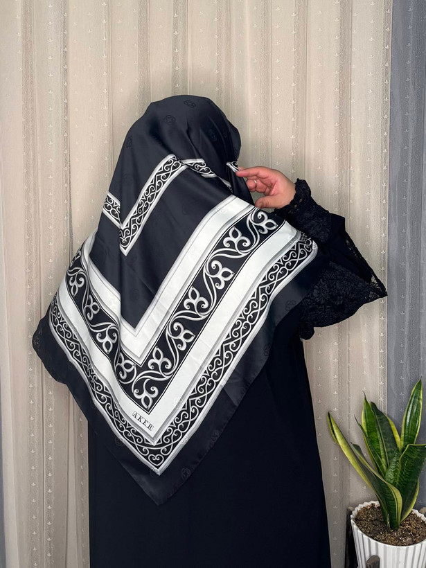 روسری ابریشم ژاکارد وارداتی نگینکاری سایز ۱۴۰ دور دست دوز _کد۲۰۴