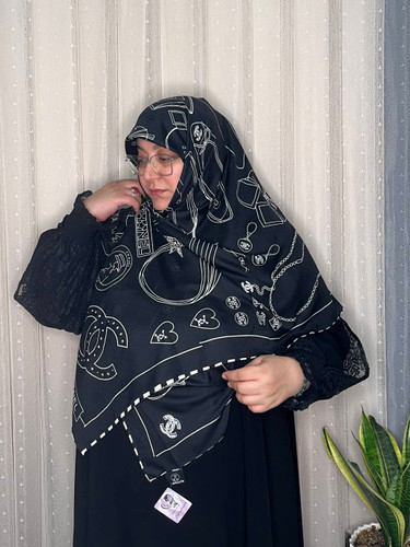 روسری ابریشم ژاکارد وارداتی نگینکاری سایز ۱۴۰ دور دست دوز _کد۲۰۵
