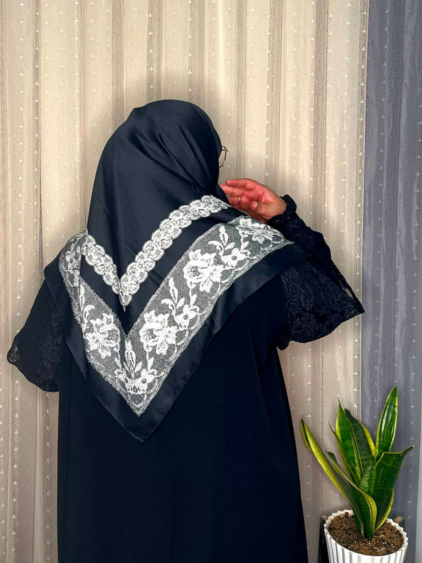 روسری ابریشم ژاکارد وارداتی نگینکاری سایز ۱۲۰ _کد۲۰۹