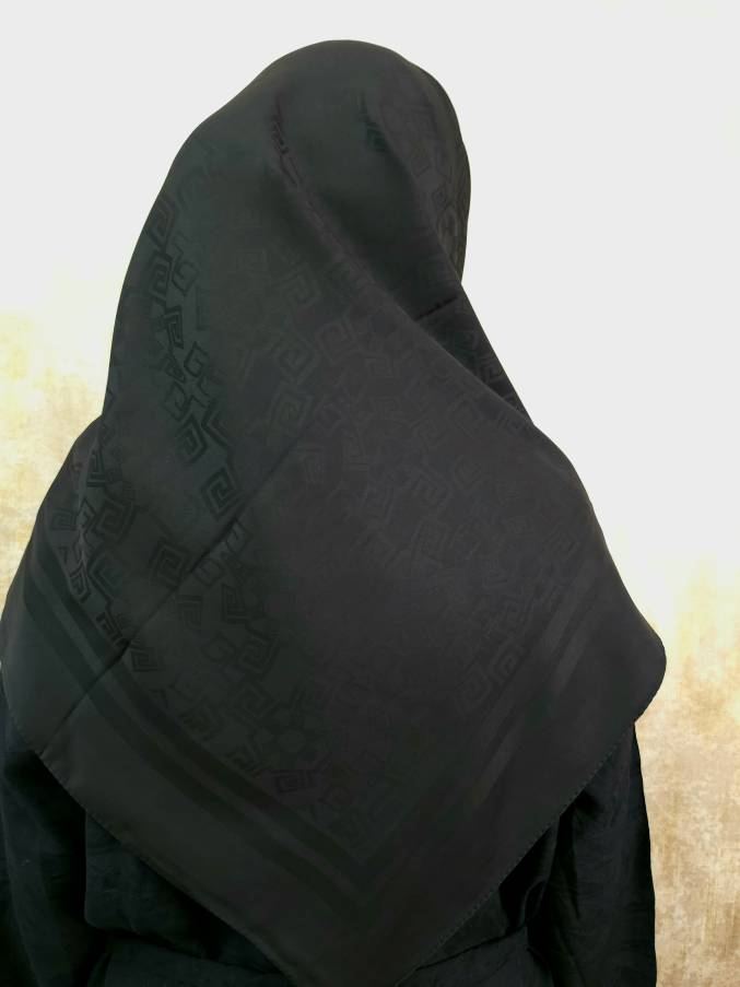 روسری نخ ژاکارد وارداتی  -کد ۲۴۰
