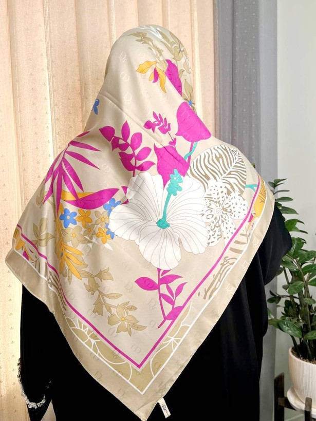 روسری ابریشم ژاکارد هایکوالیتی وارداتی-کد۲۵۹