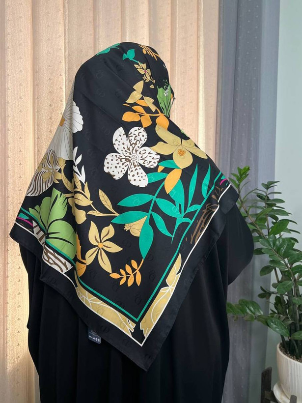روسری ابریشم ژاکارد هایکوالیتی وارداتی-کد۲۵۹