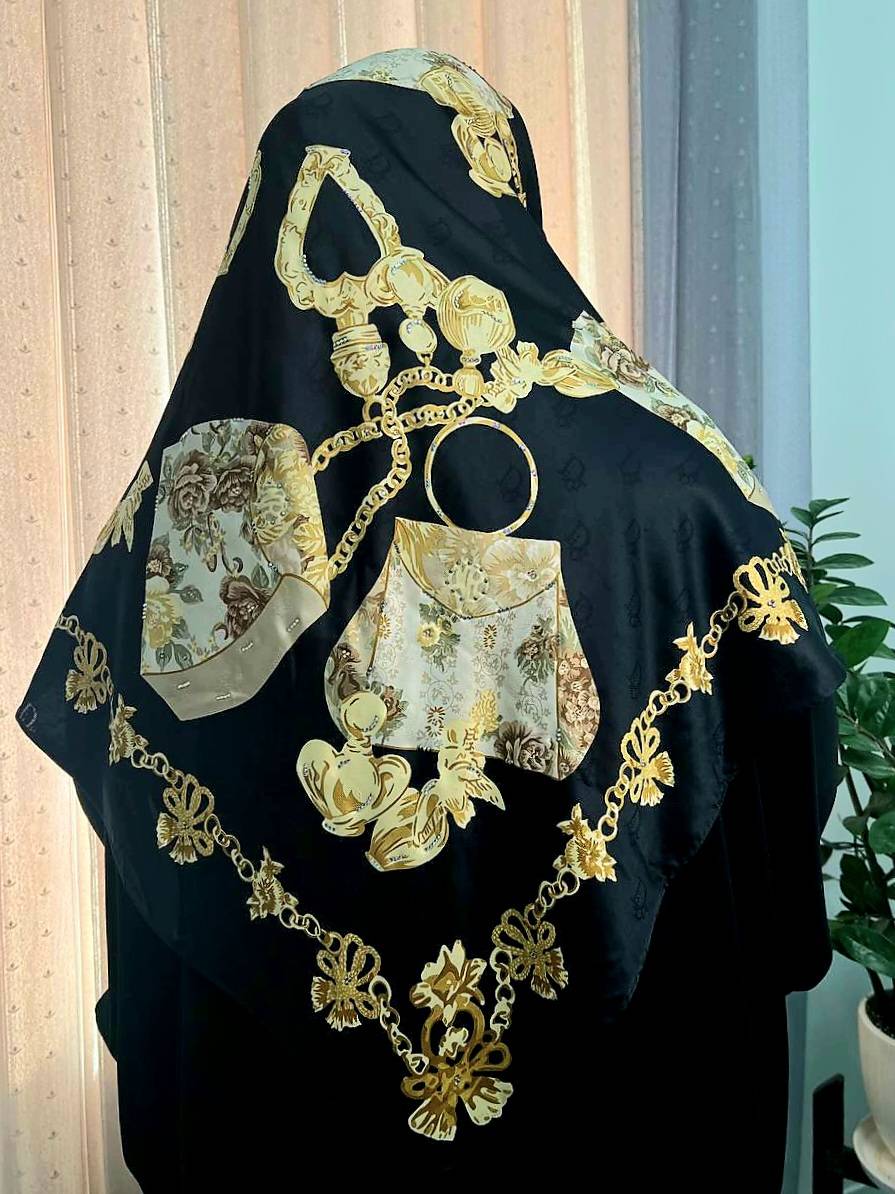 روسری ابریشم ژاکارد وارداتی نگین کاری  -کد۲۶۸