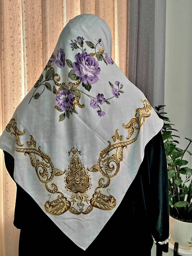 روسری ابریشم ژاکارد وارداتی نگین کاری -کد۲70