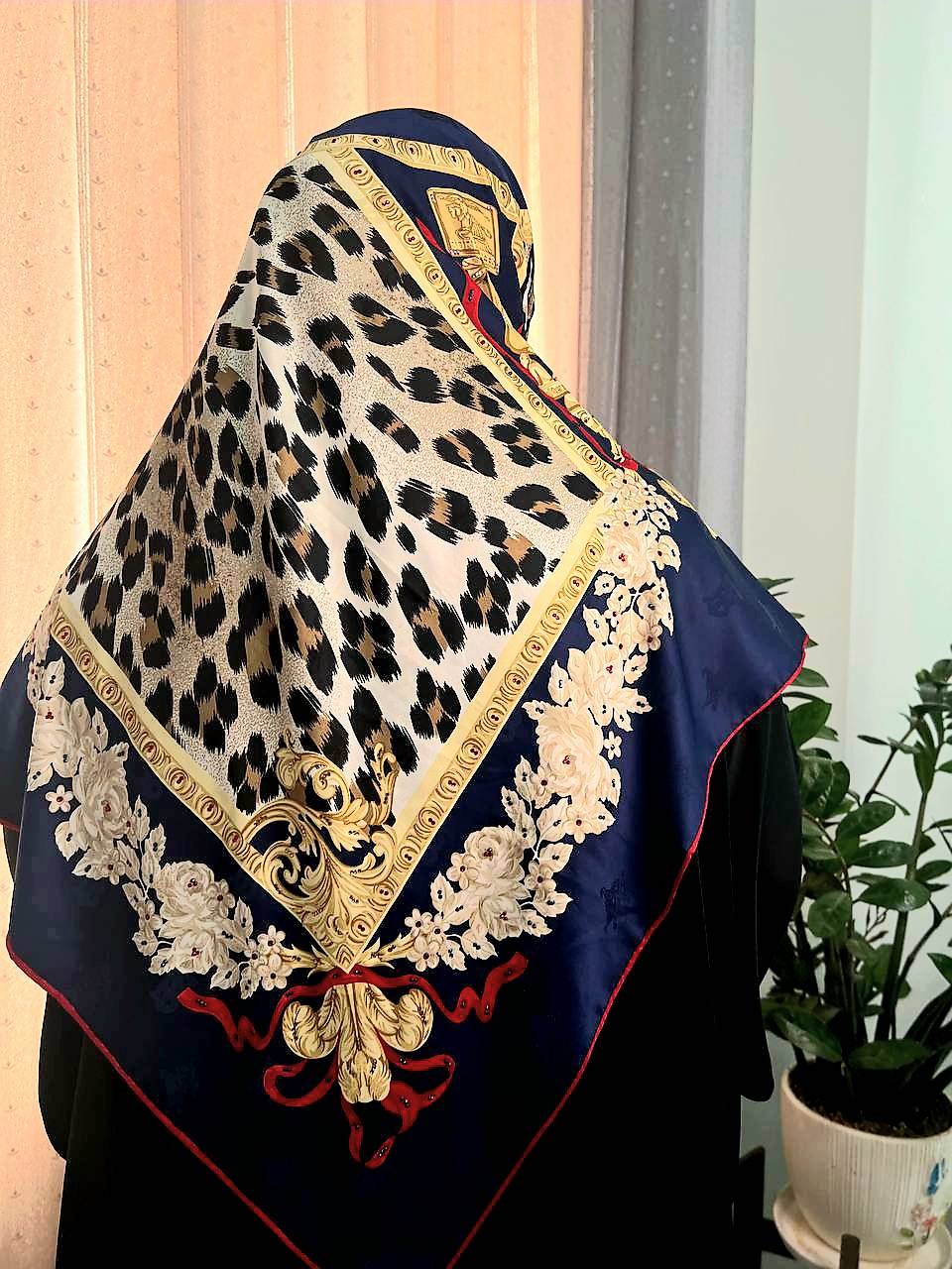 روسری ابریشم ژاکارد وارداتی نگین کاری  -کد۲71