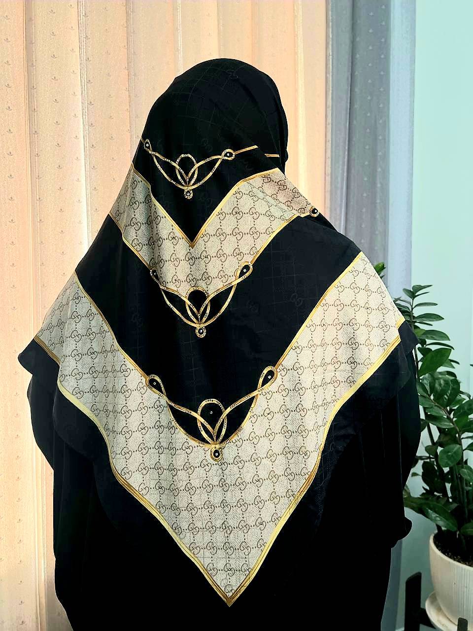 روسری ابریشم ژاکارد وارداتی نگین کاری  -کد۲72