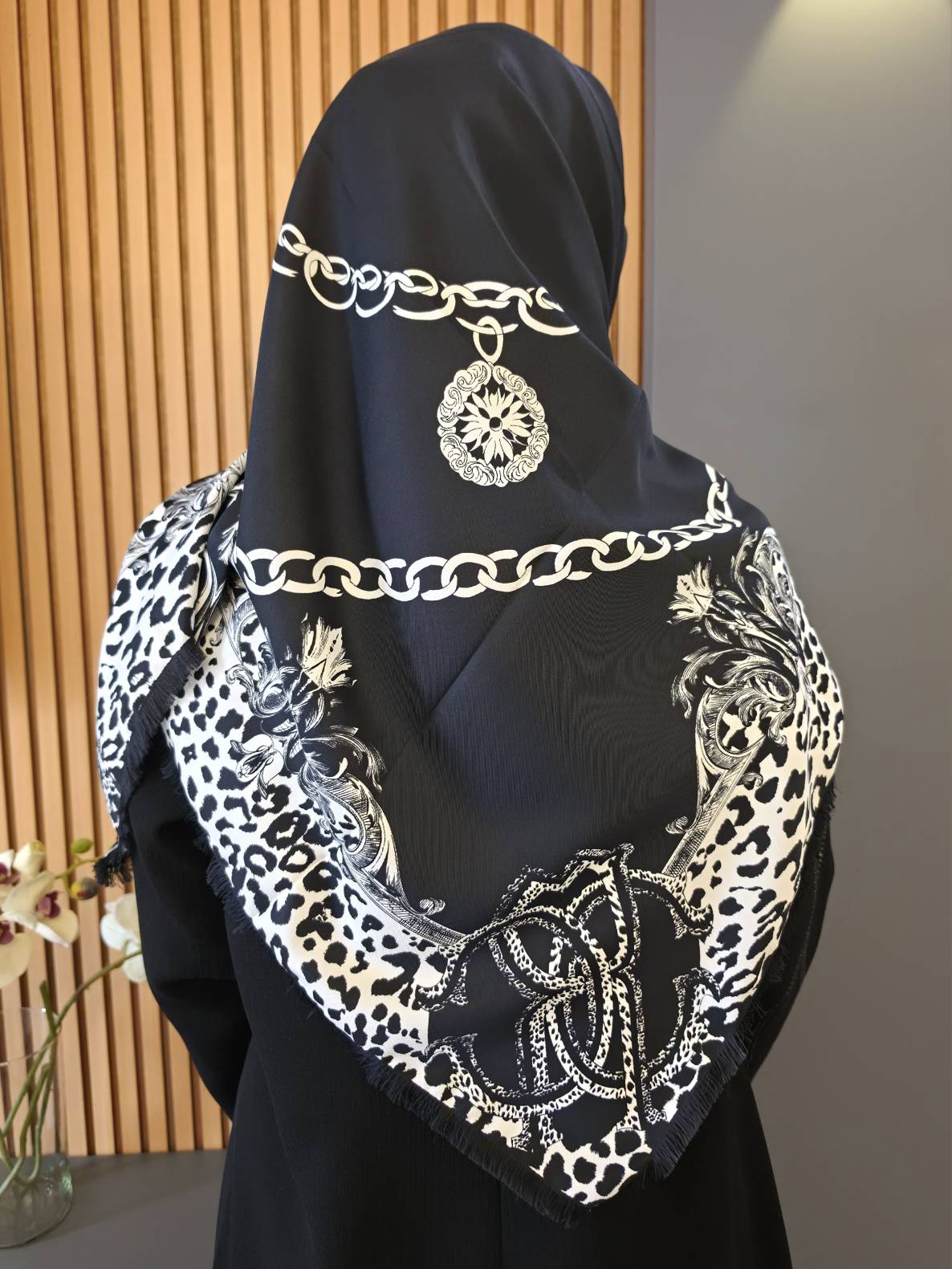 روسری ابریشم توییتل ریشه سوزنی ترند_ مجلسی وارداتی _ سبک لطیف _ خاص _ مشکی ۲۷۷
