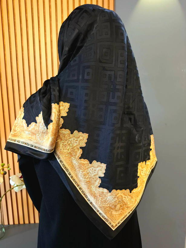 روسری دووره کاردیون ترک مشکی حاشیه رنگی _ نگین کاری با بهترین متریال و ضمانت کیفیت 🤌🏻✨ ✅ ۲۸۱