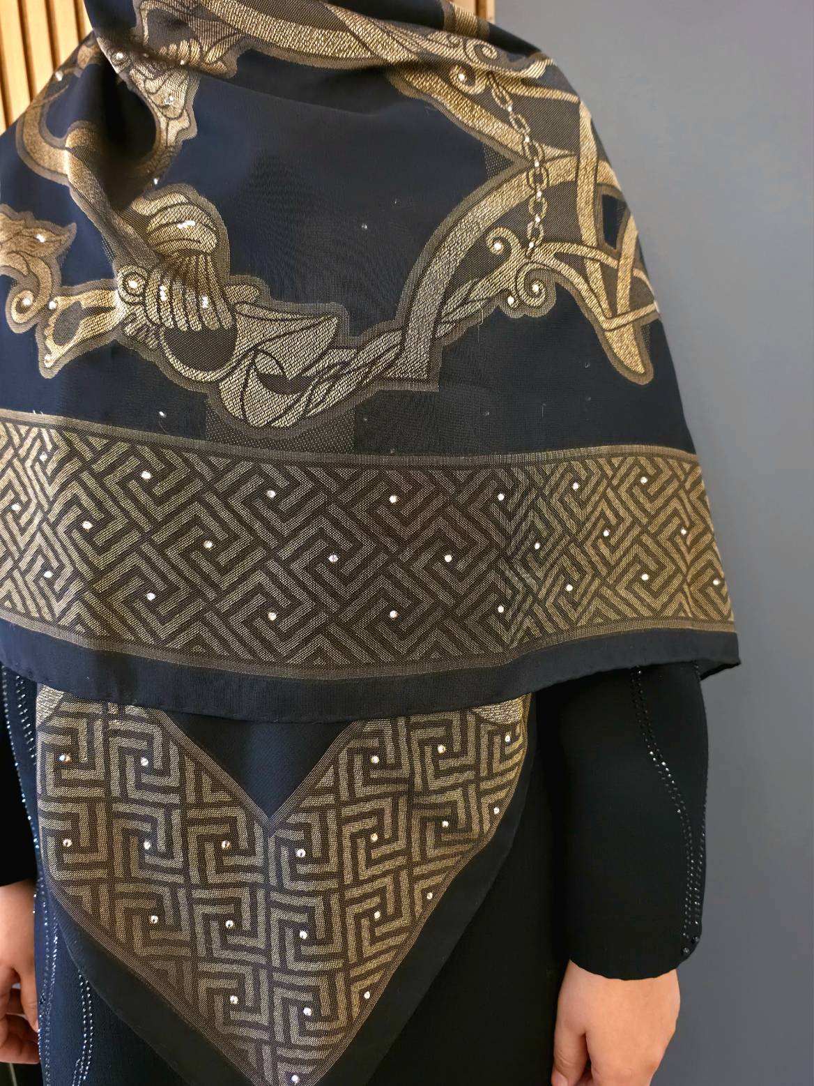 روسری‌ مجلسی مشکی _  دووره رزابلا_ نگین فول تضمین کیفیت _ وارداتی ۲۸۹