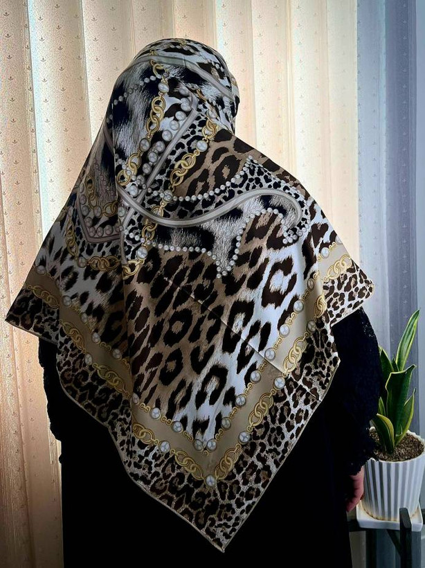 روسری ابریشم ژاکارد زنانه وارداتی سایز ۱۴۰ | دوردستدوز خرید روسری شیک و مجلسی کد۳۵۵