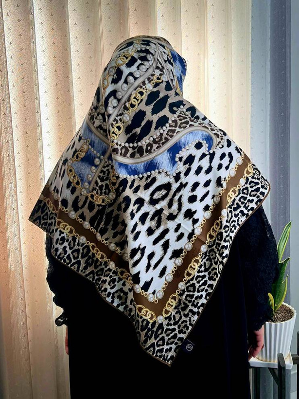 روسری ابریشم ژاکارد زنانه وارداتی سایز ۱۴۰ | دوردستدوز خرید روسری شیک و مجلسی کد۳۵۵