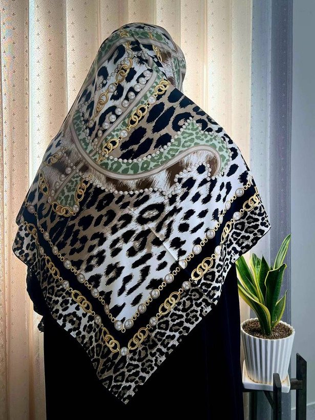 روسری ابریشم ژاکارد زنانه وارداتی سایز ۱۴۰ | دوردستدوز خرید روسری شیک و مجلسی کد۳۵۵
