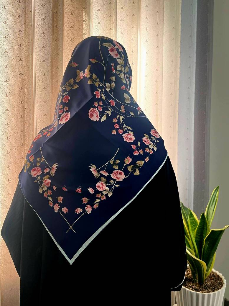 روسری ابریشم توییل زنانه قواره ۱۱۰ | دوردست‌دوز و باکیفیت کد ۳۵۷