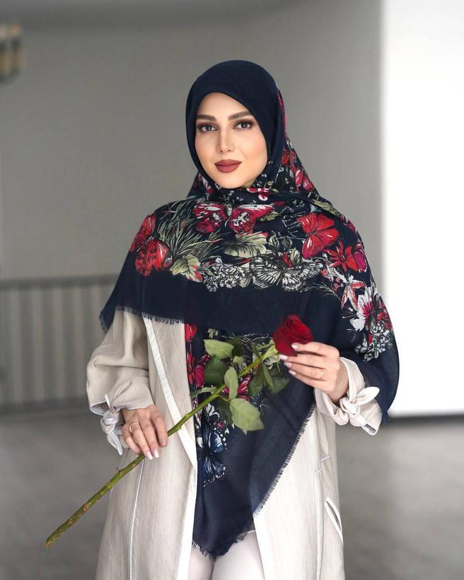 روسری زیبا و نخی وارداتی قواره ۱۴۰ اقتصادی کد ۳۶۴