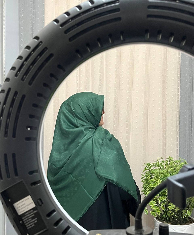 روسری کشمیر وارداتی سایز ۱۴۰ | لمهدار دور ریش با ایستایی عالی_ کد۱۱۷