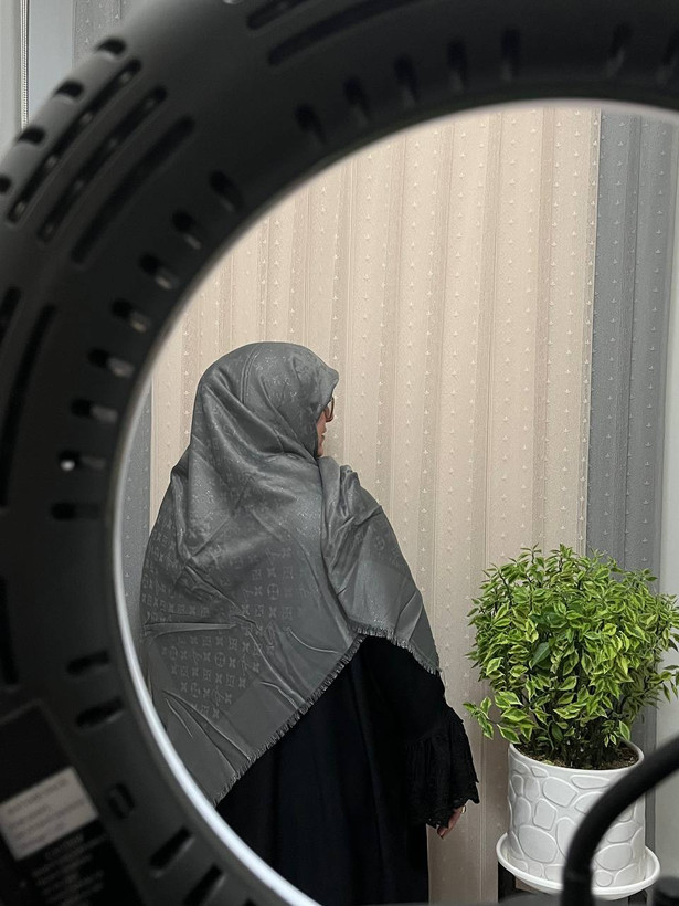 روسری کشمیر وارداتی سایز ۱۴۰ | لمهدار دور ریش با ایستایی عالی_ کد۱۱۷