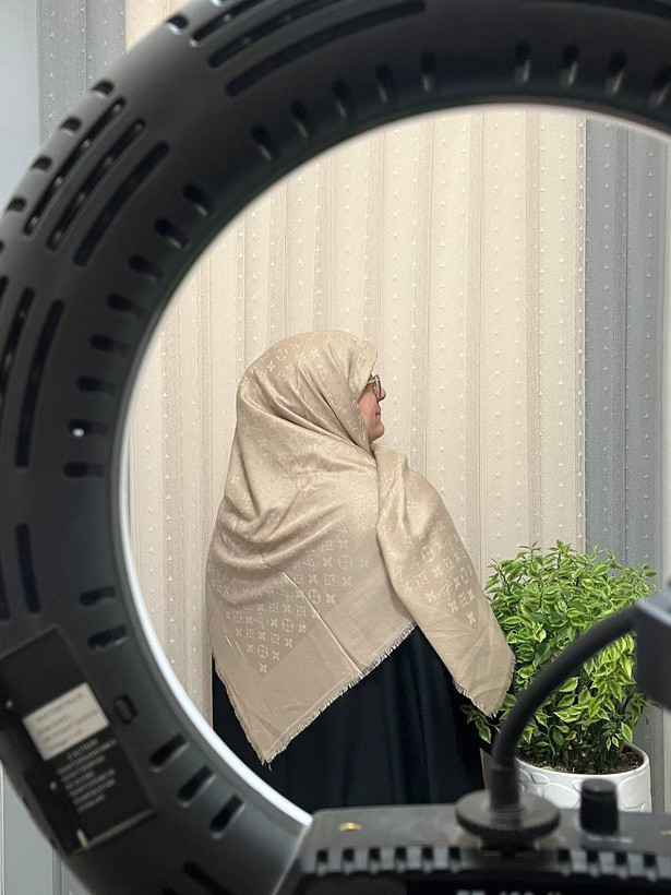 روسری کشمیر وارداتی سایز ۱۴۰ | لمهدار دور ریش با ایستایی عالی_ کد۱۱۷
