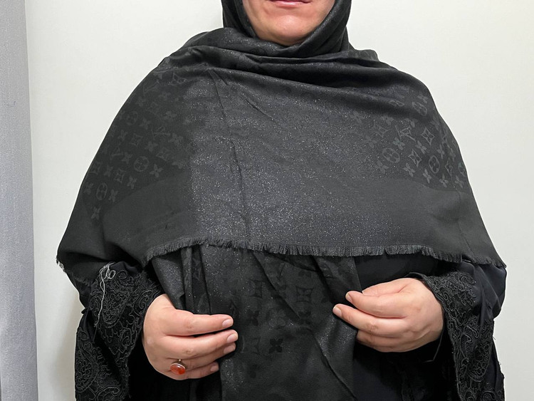 روسری کشمیر وارداتی سایز ۱۴۰ | لمهدار دور ریش با ایستایی عالی_ کد۱۱۷