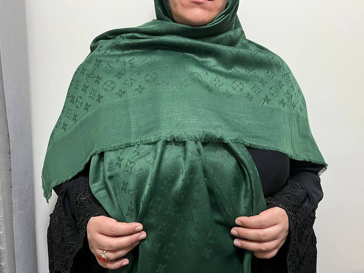 روسری کشمیر وارداتی سایز ۱۴۰ | لمهدار دور ریش با ایستایی عالی_ کد۱۱۷