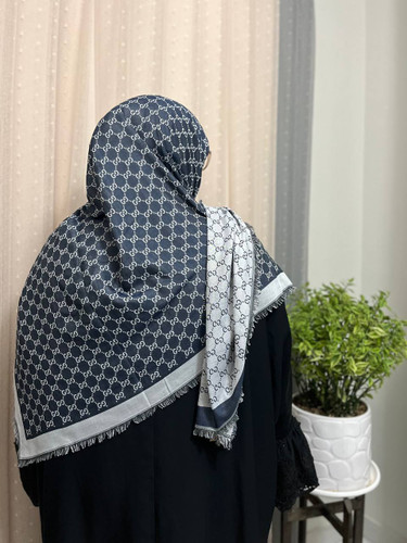 روسری نخ کشمیر وارداتی دورو سایز ۱۴۰ کد(۱۱۳)