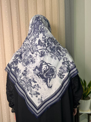 روسری زیبا و نخی وارداتی قواره ۱۴۰ اقتصادی کد ۳۸۵